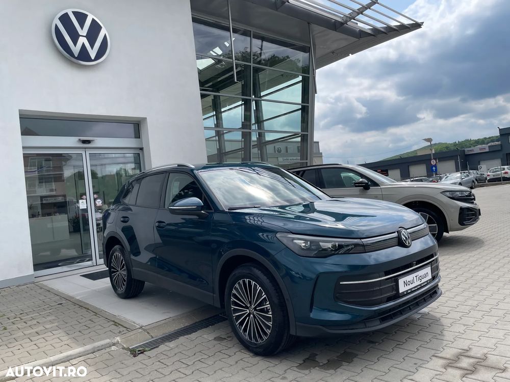 Volkswagen Tiguan - 1