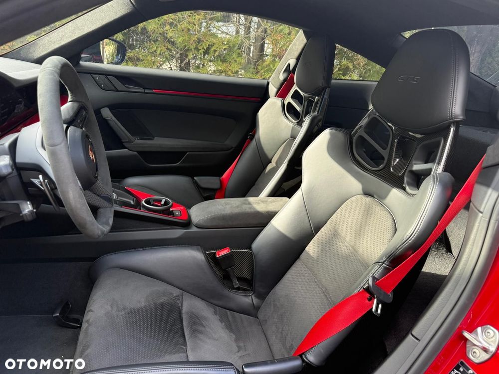 Porsche 911 Carrera GTS - 14
