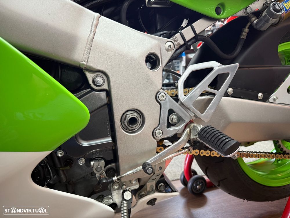 Kawasaki ZXR 750 J - 17