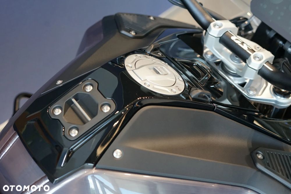 BMW R - 16