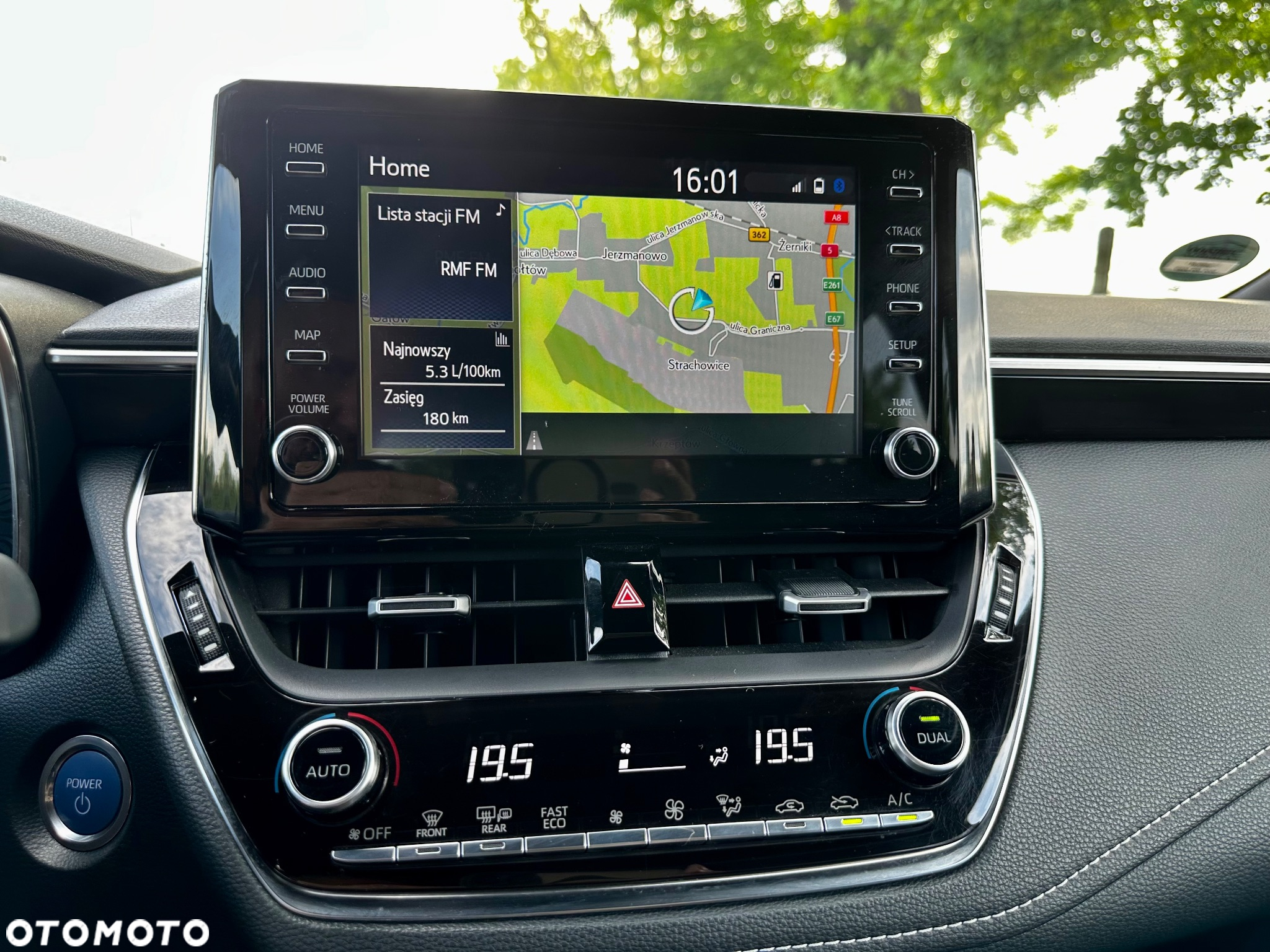 Toyota Corolla 2.0 Hybrid Style - 22