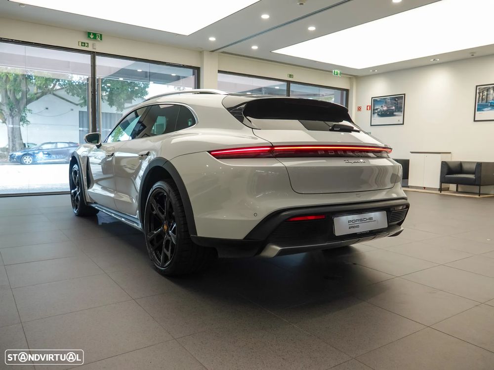 Porsche Taycan Cross Turismo 4 - 3