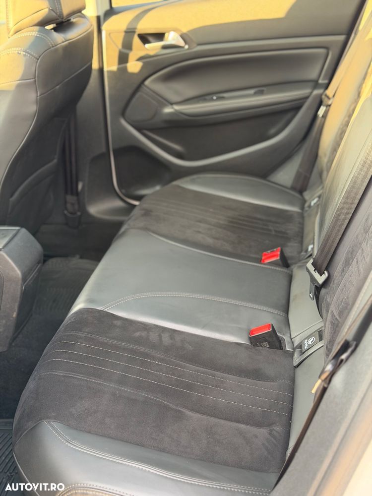 Peugeot 308 1.2 L PureTech Turbo Allure - 8