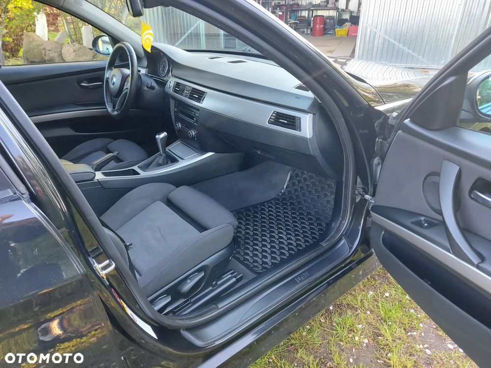 BMW Seria 3 320i - 13