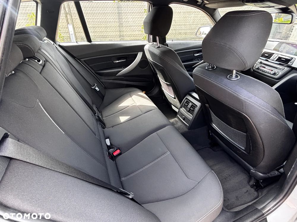 BMW Seria 3 328i Sport-Aut - 15