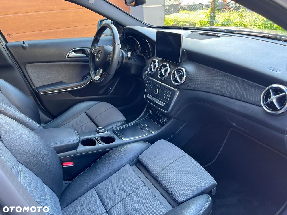Mercedes-Benz GLA 200 7G-DCT Style - 12