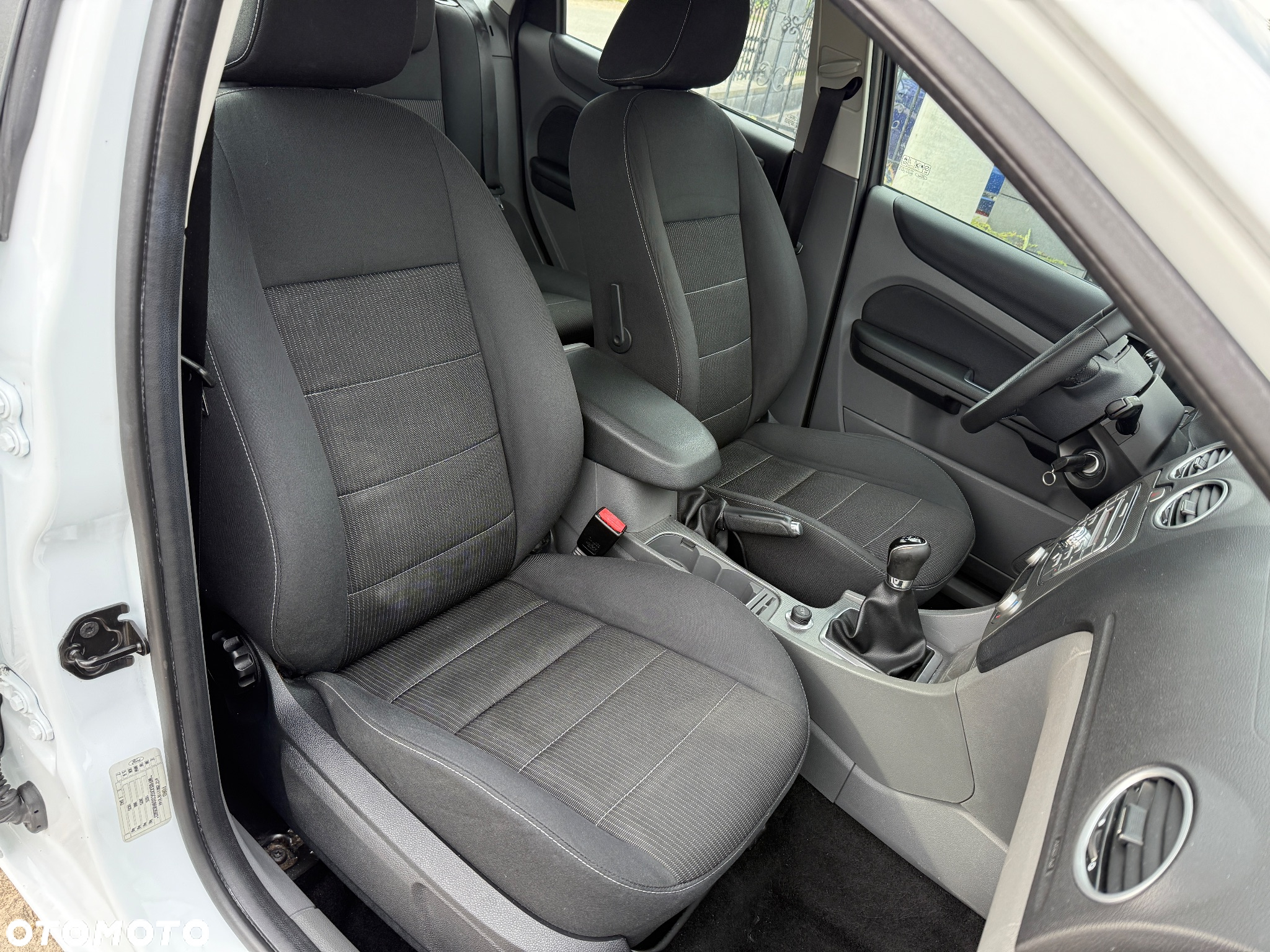 Ford Focus 1.6 Ti-VCT Sport - 19