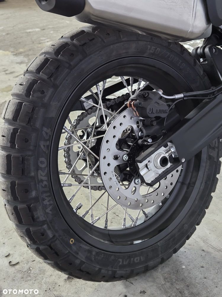 CFMoto MT-X - 9