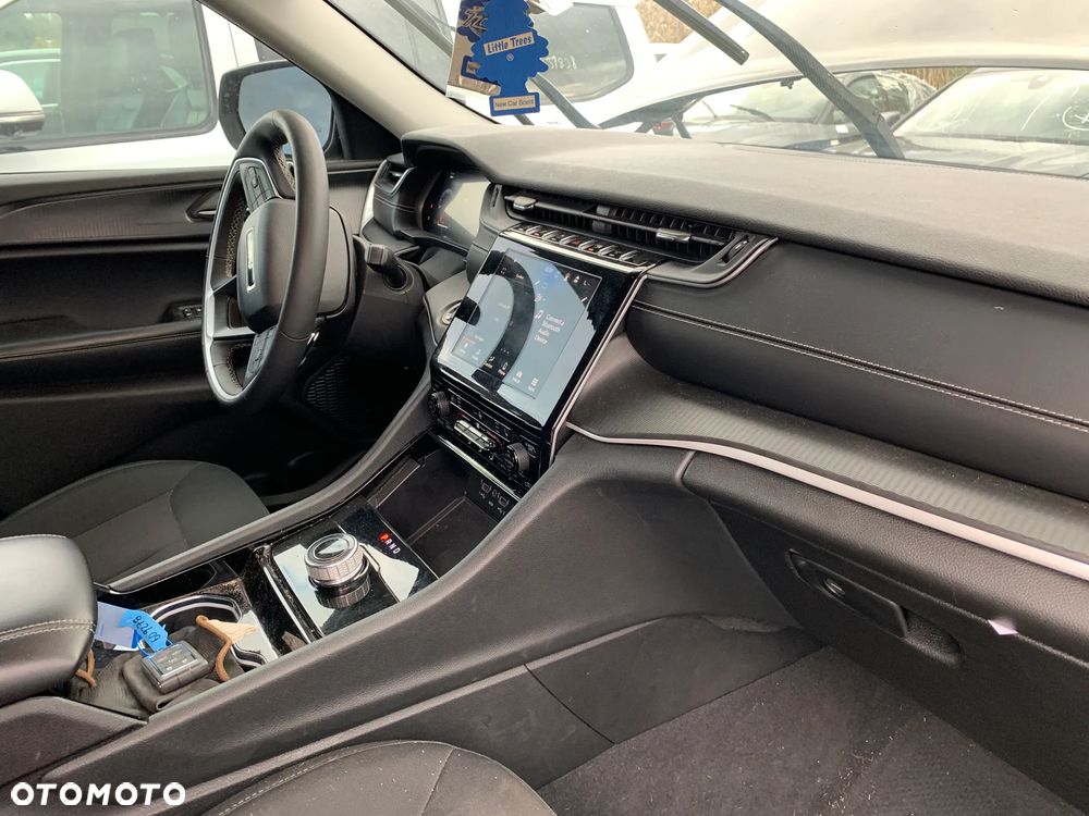 Jeep Grand Cherokee - 22