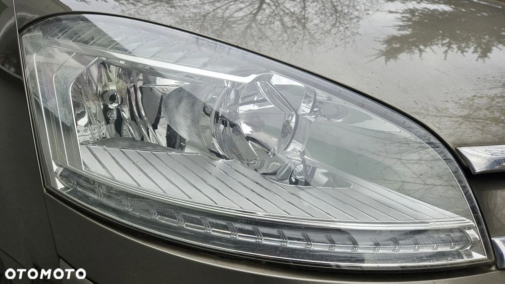 Citroen C4 Picasso I lift lampa przód przednia prawa - 1