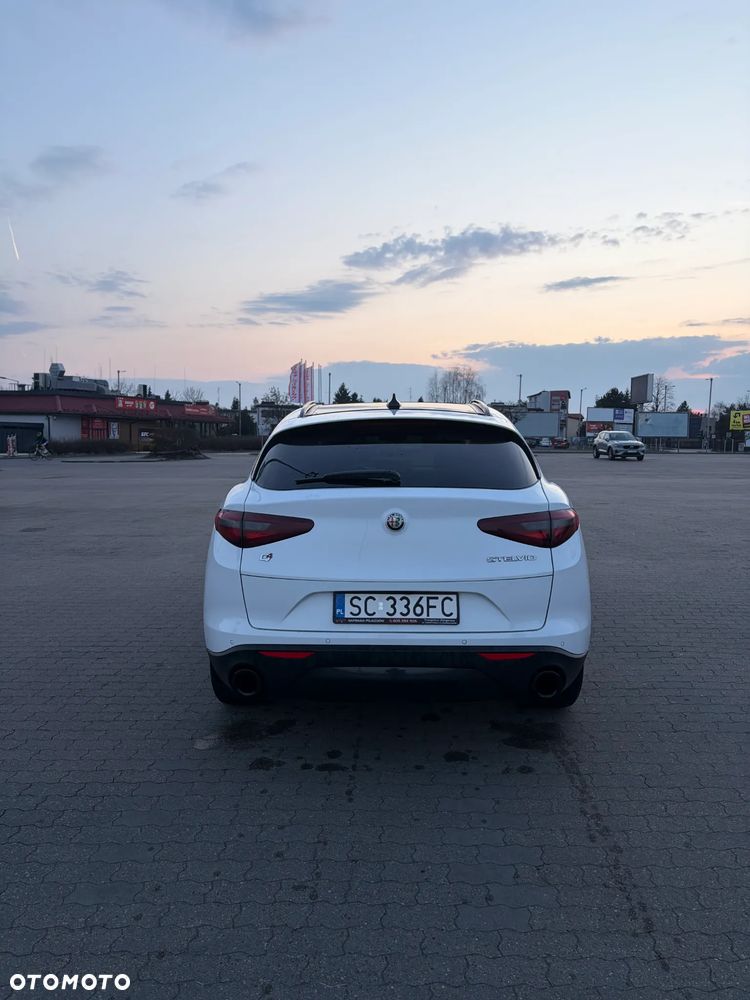 Alfa Romeo Stelvio 2.0 Turbo 16V AT8-Q4 Sprint - 5