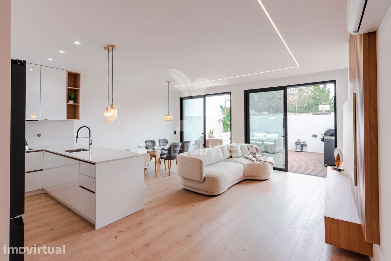 Moradia Contemporânea T3 em Olhão | Design Minimalista e Pátio Priv... - Grande imagem: 3/24