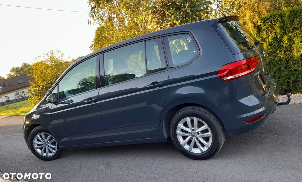 Volkswagen Touran - 22