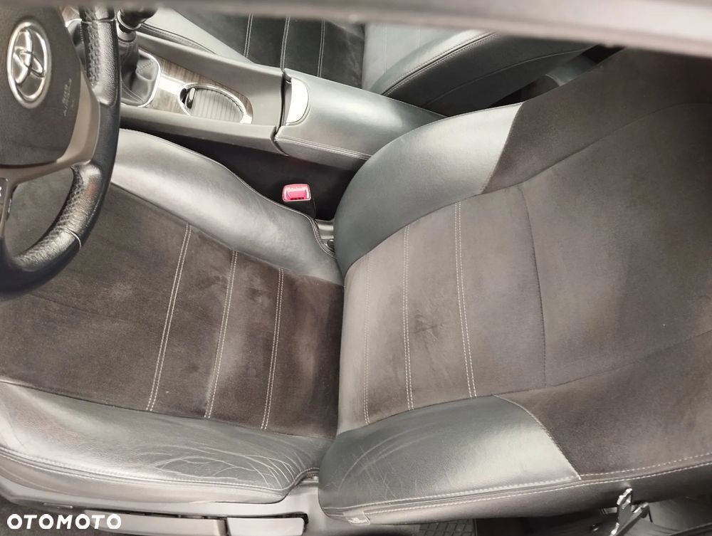 Toyota Avensis 2.0 D-4D Premium - 33