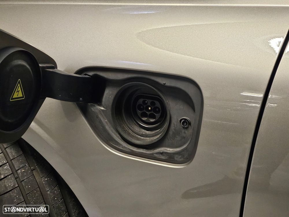 Volvo V60 2.0 T8 AWD TE R-Design - 28