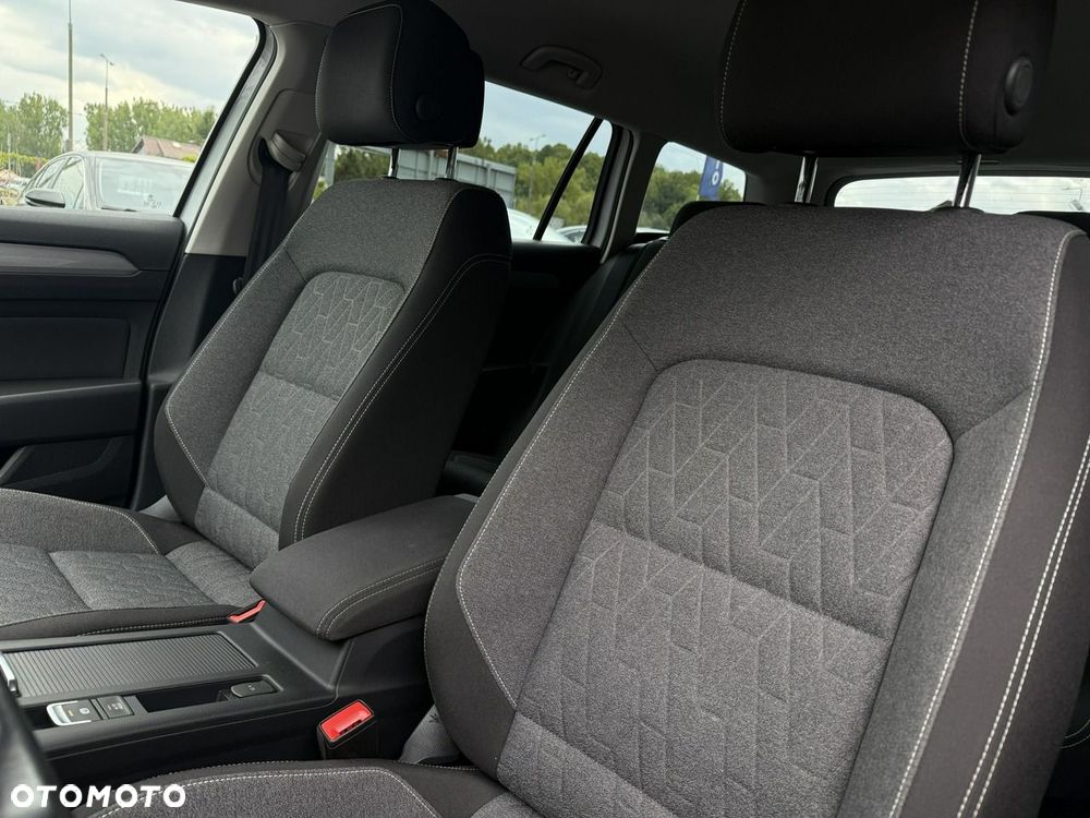 Volkswagen Passat - 12