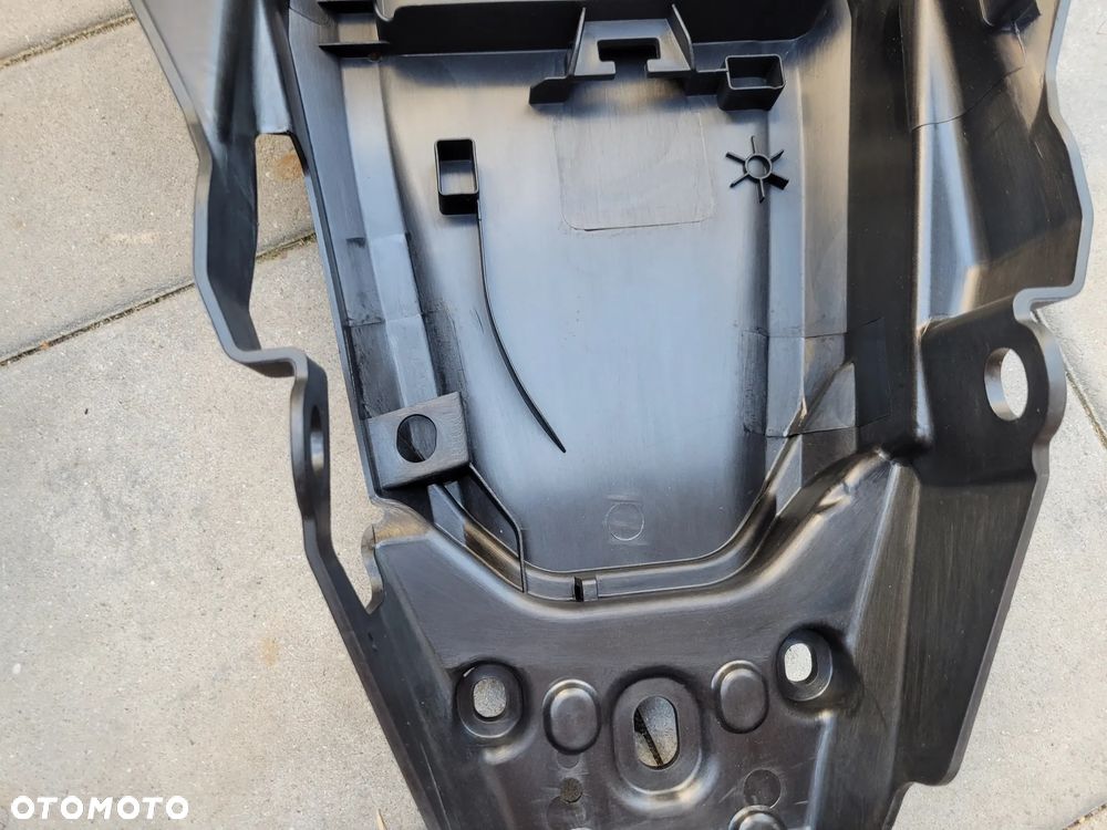 Wypełnienie zadupka, nadkole KTM Duke 125 - 6