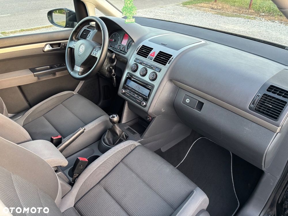 Volkswagen Touran - 10