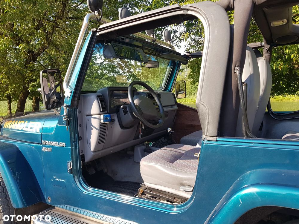 Jeep Wrangler 2.5 Sport - 32