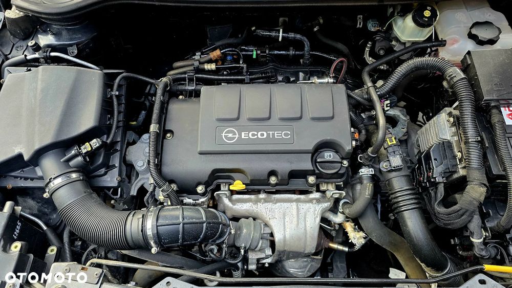 Opel Astra 1.4 Turbo Cosmo - 24