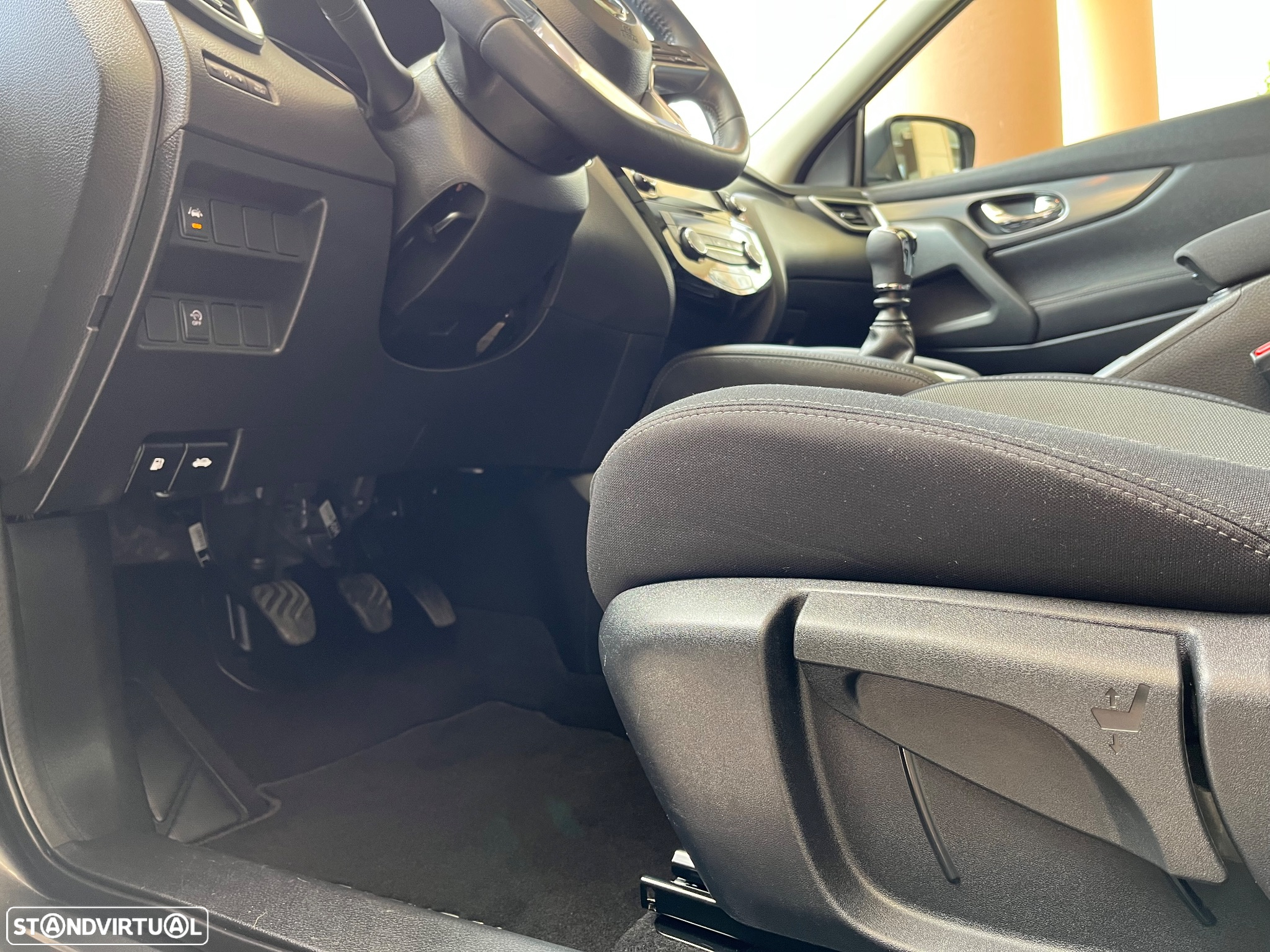 Nissan Qashqai 1.5 dCi N-Connecta 18 - 23