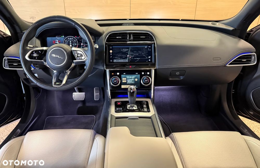 Jaguar XE - 14