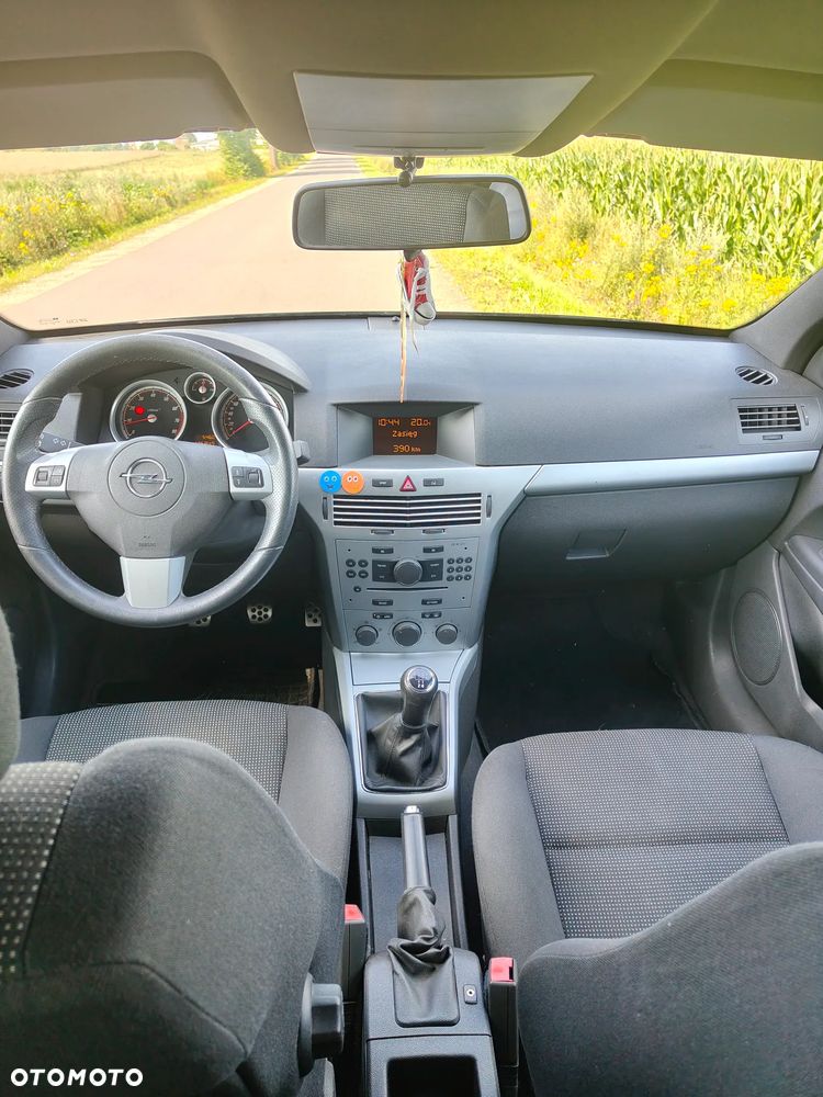 Opel Astra 1.6 Sport - 25