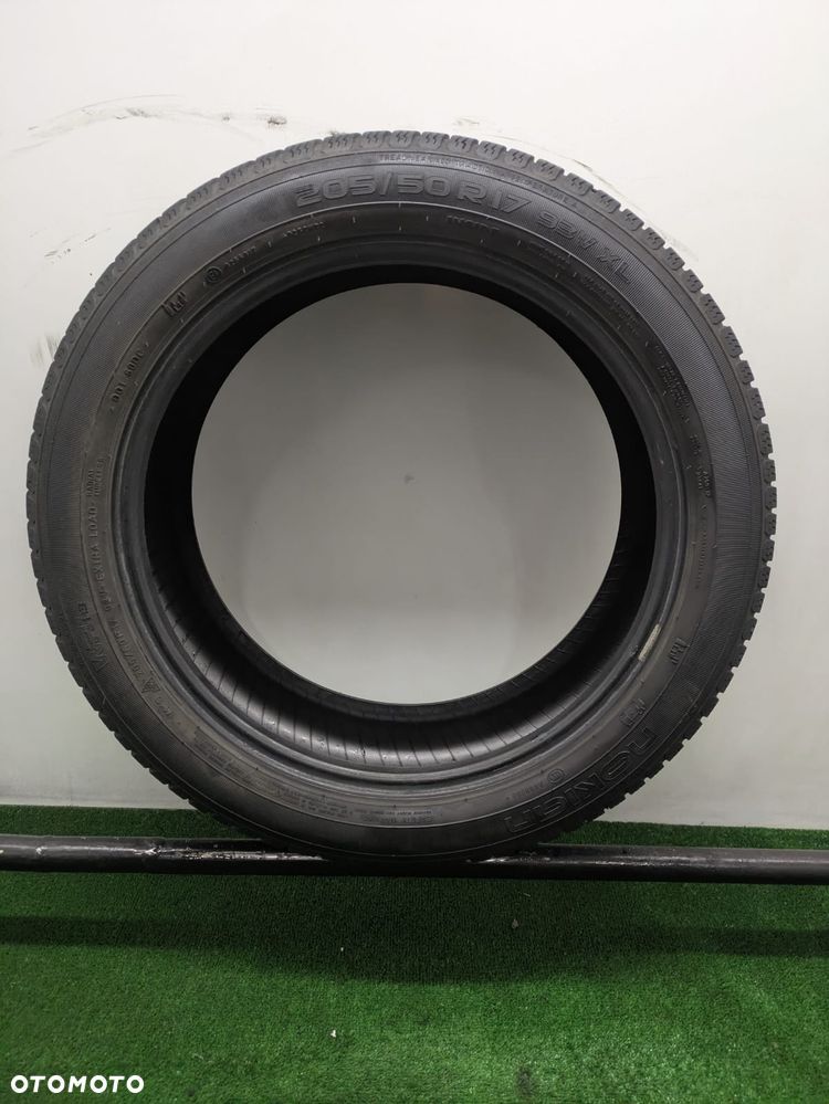 Opony zimowe 205/50/17 Nokian Tyres WR A3 - 8