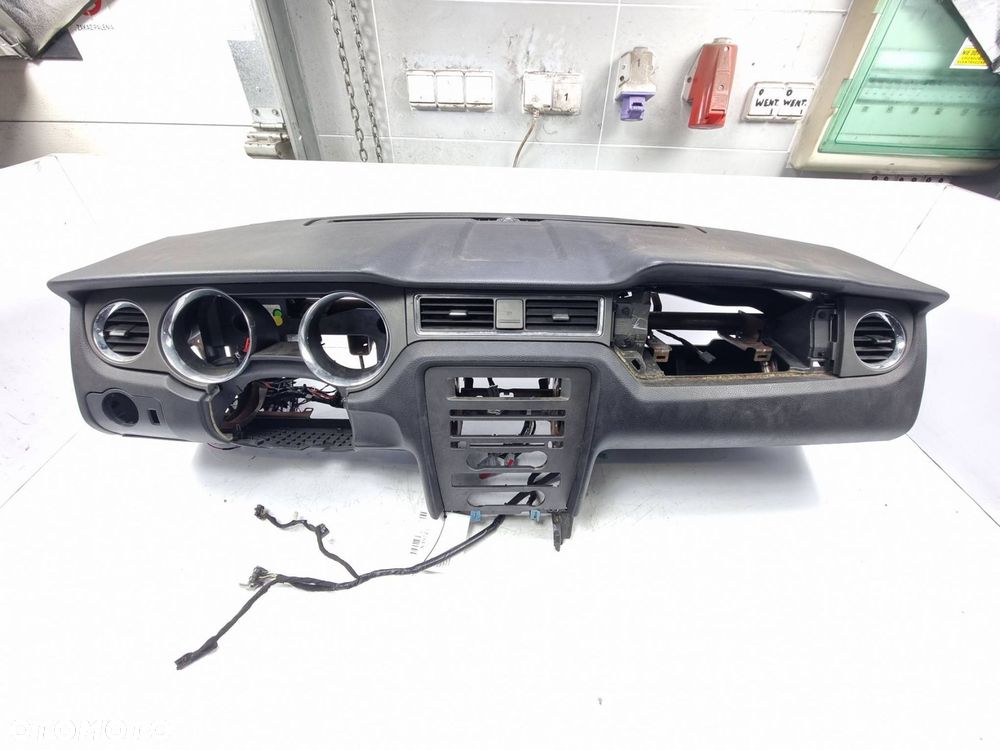 DESKA KOKPIT FORD MUSTANG V - 1