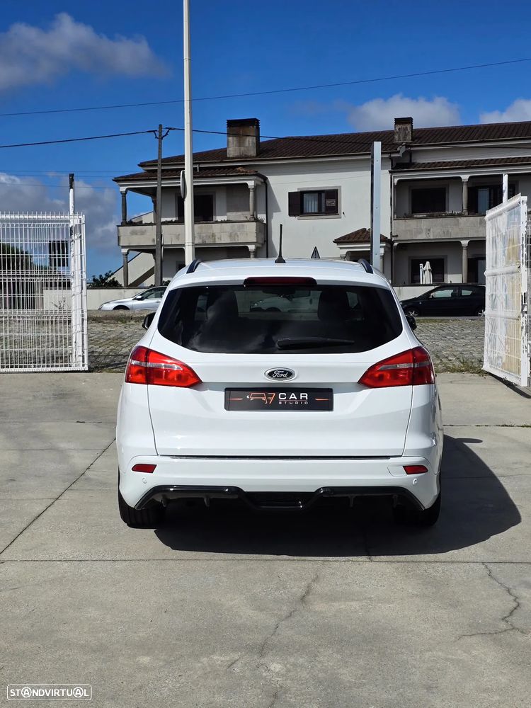 Ford Focus SW 1.0 EcoBoost S&S ST-LINE - 33