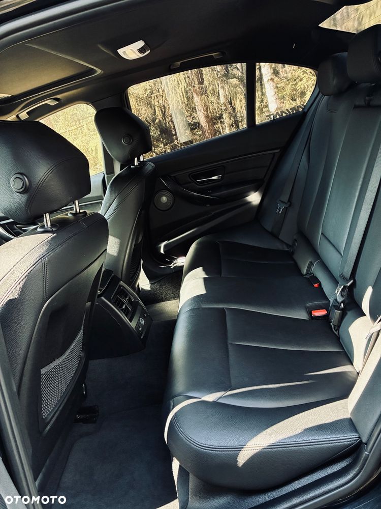 BMW Seria 3 335xi - 17
