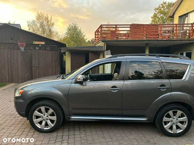 Mitsubishi Outlander - 4