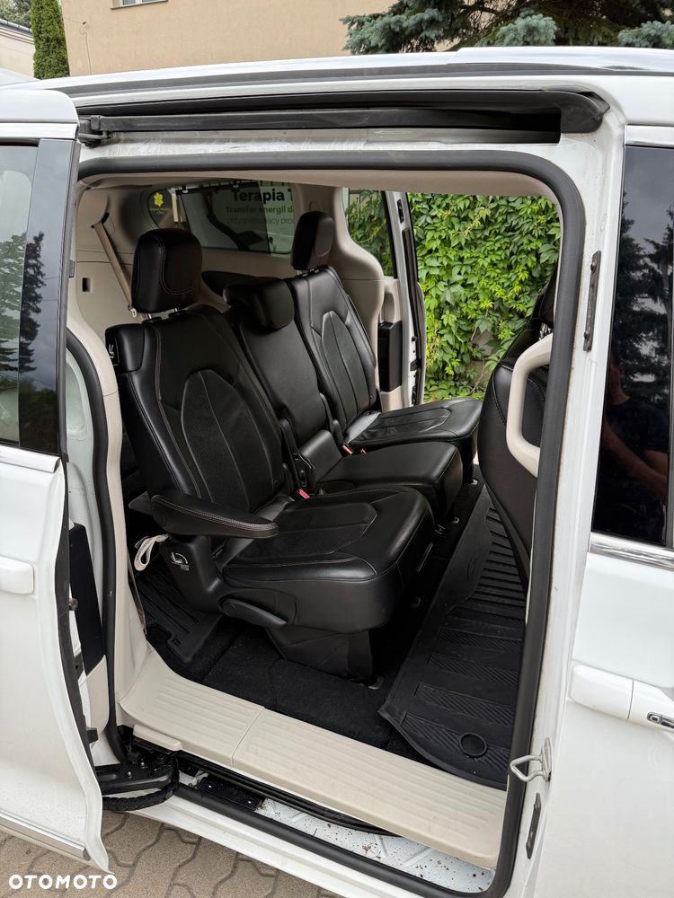Chrysler Pacifica - 9