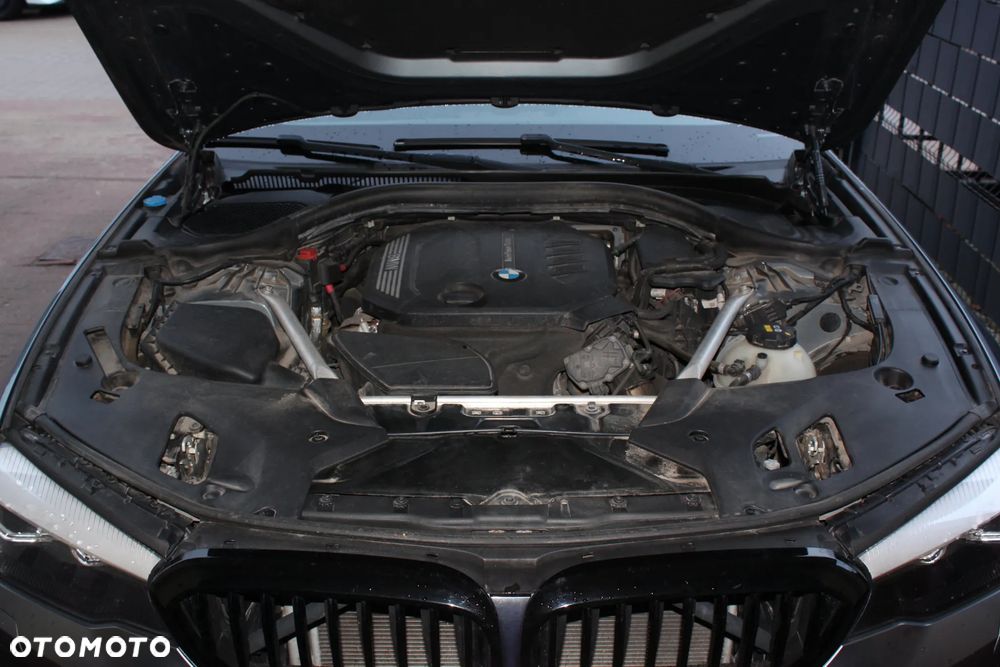 BMW Seria 5 518d Sport Line - 21