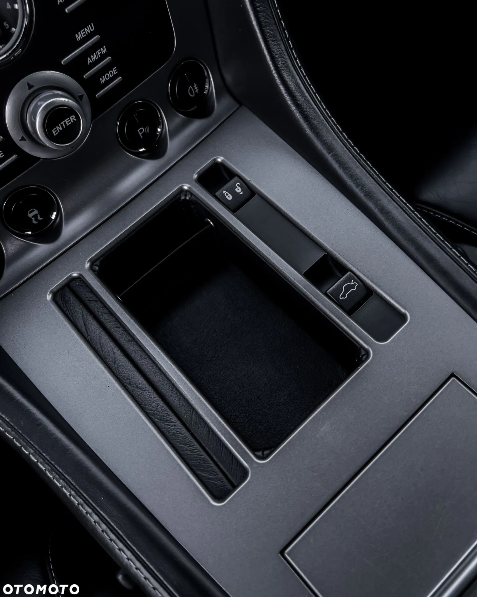 Aston Martin DB9 Touchtronic II - 18
