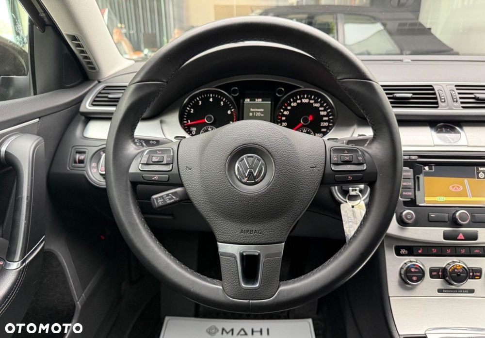 Volkswagen Passat - 22