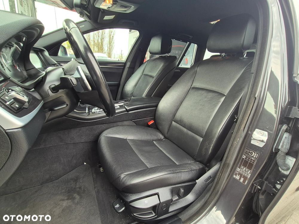 BMW Seria 5 520i - 25