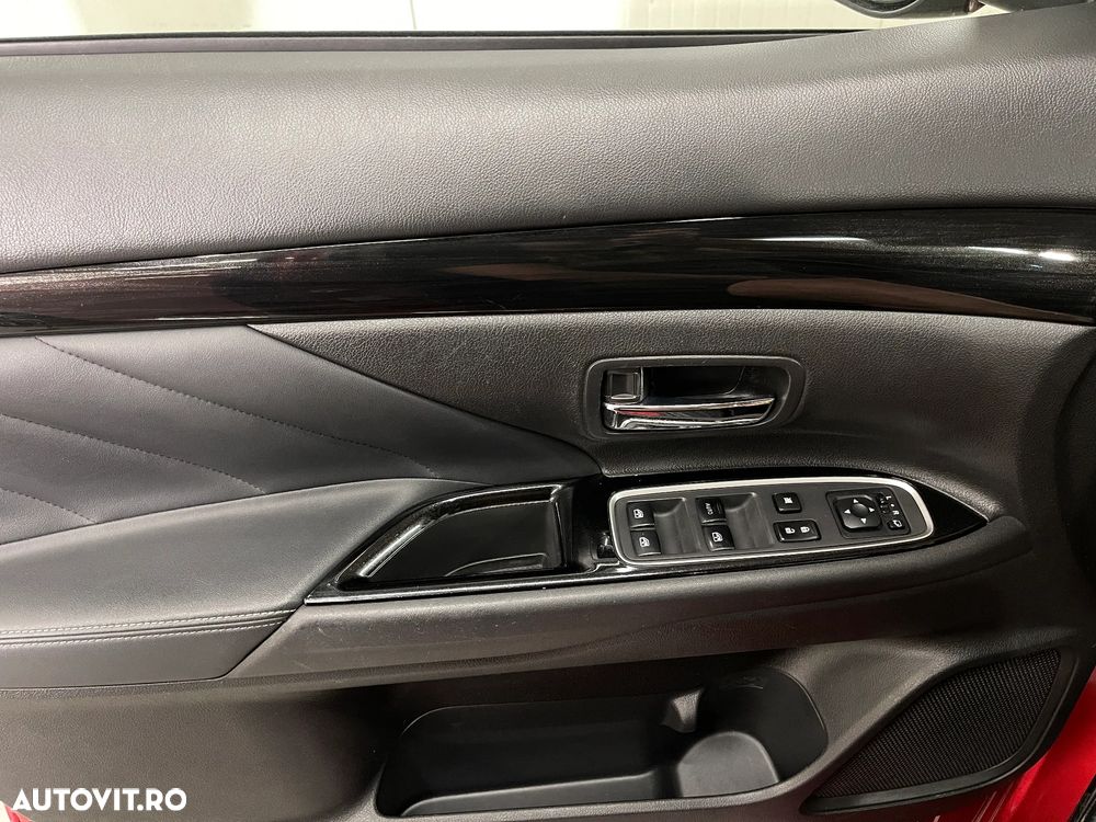 Mitsubishi Outlander 2.0 4WD Plus - 23