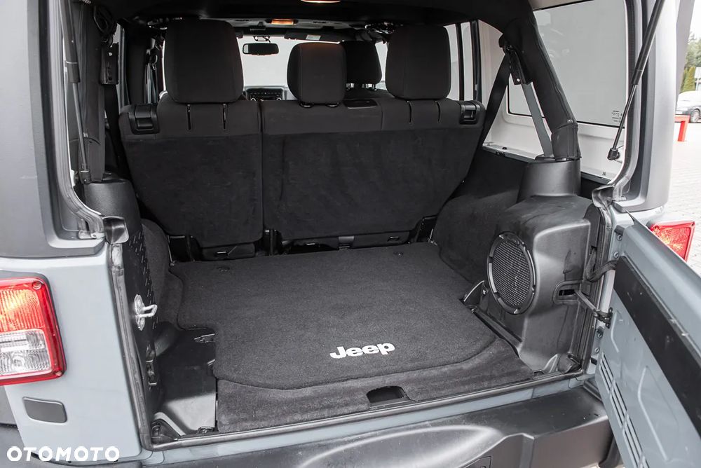Jeep Wrangler - 32
