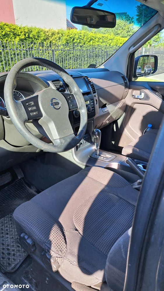 Nissan Pathfinder 2.5 dCi SE - 23