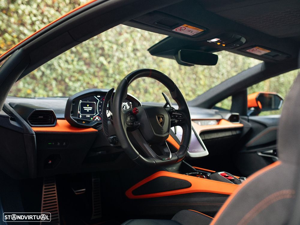 Lamborghini Revuelto Standard - 30