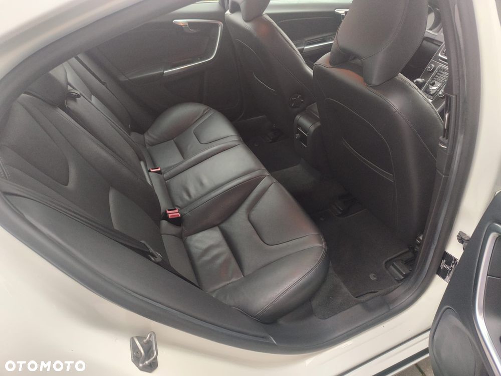 Volvo S60 D3 Momentum - 12