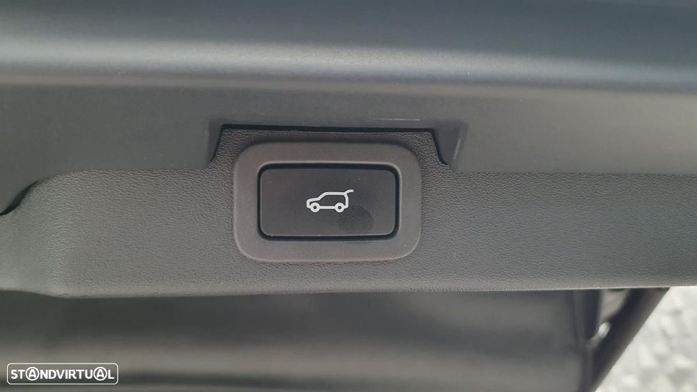 Land Rover Discovery 2.0 SD4 HSE Luxury Auto - 18