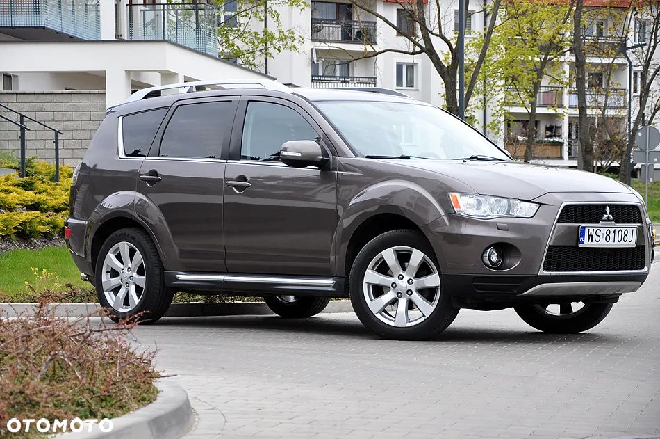 Mitsubishi Outlander - 2