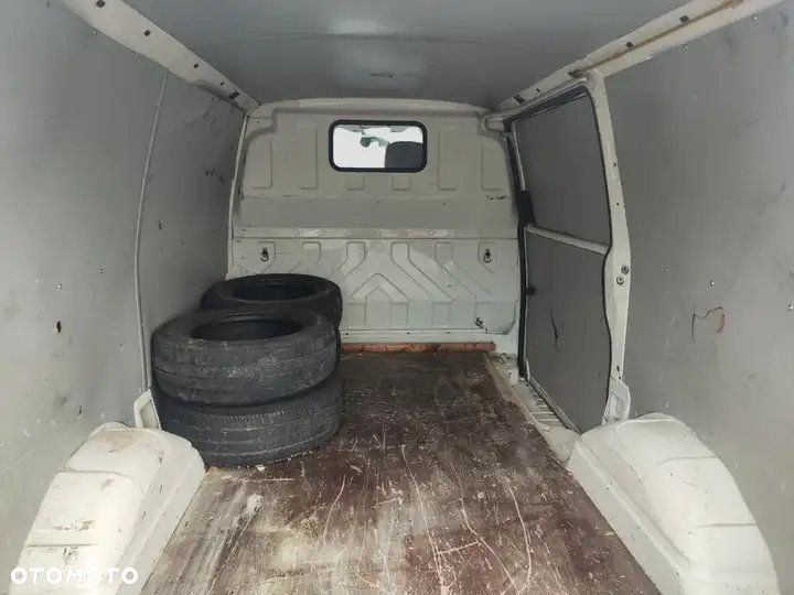 Volkswagen Transporter - 8