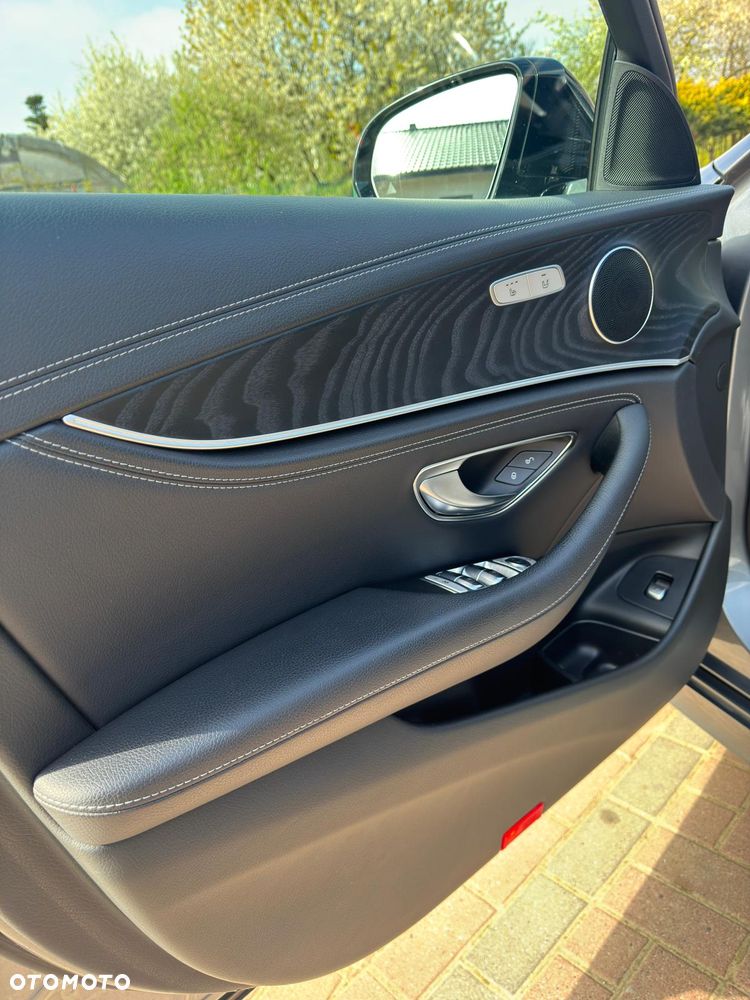 Mercedes-Benz Klasa E 220 d 4-Matic 9G-TRONIC - 12