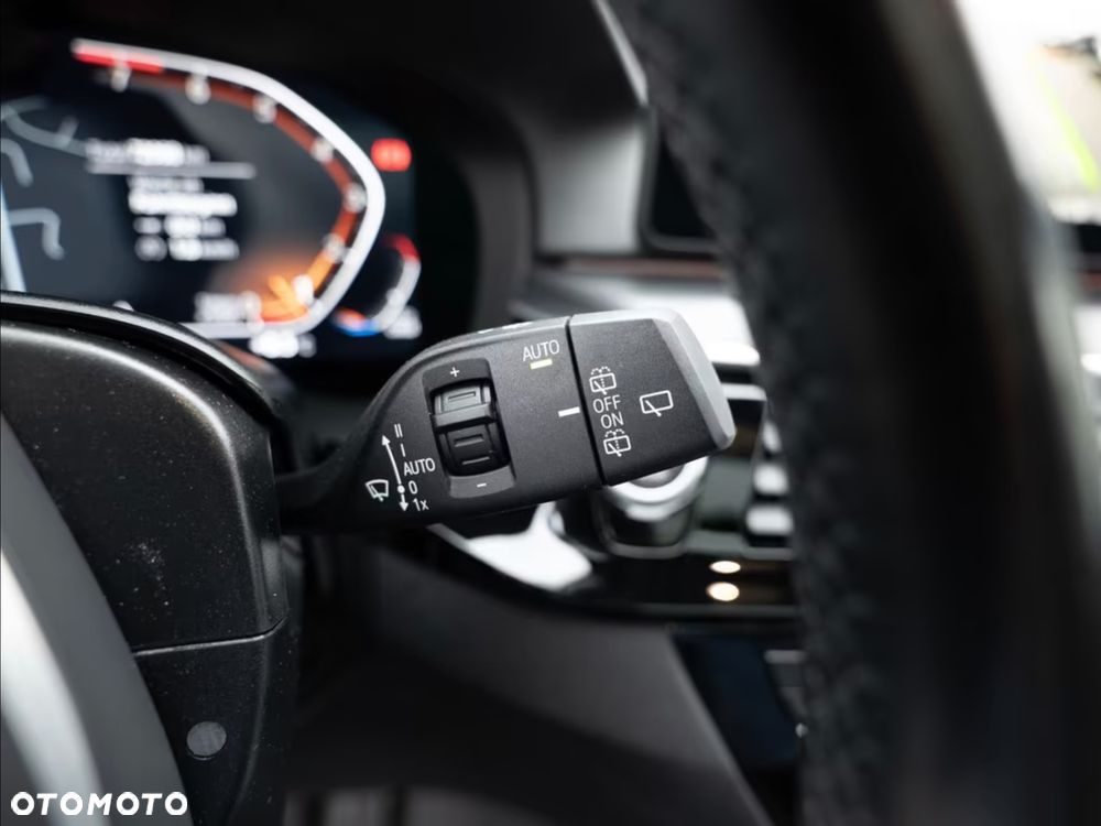 BMW Seria 5 540i xDrive - 24