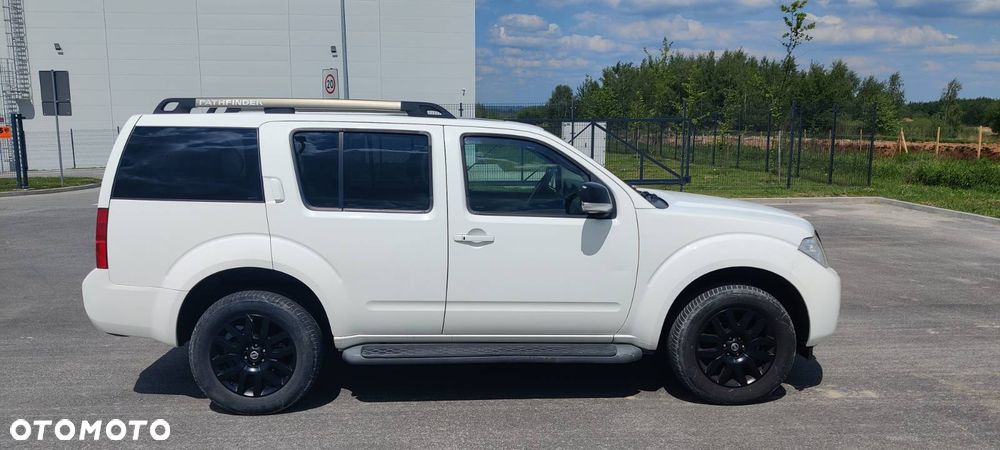 Nissan Pathfinder 2.5 DCi LE - 21