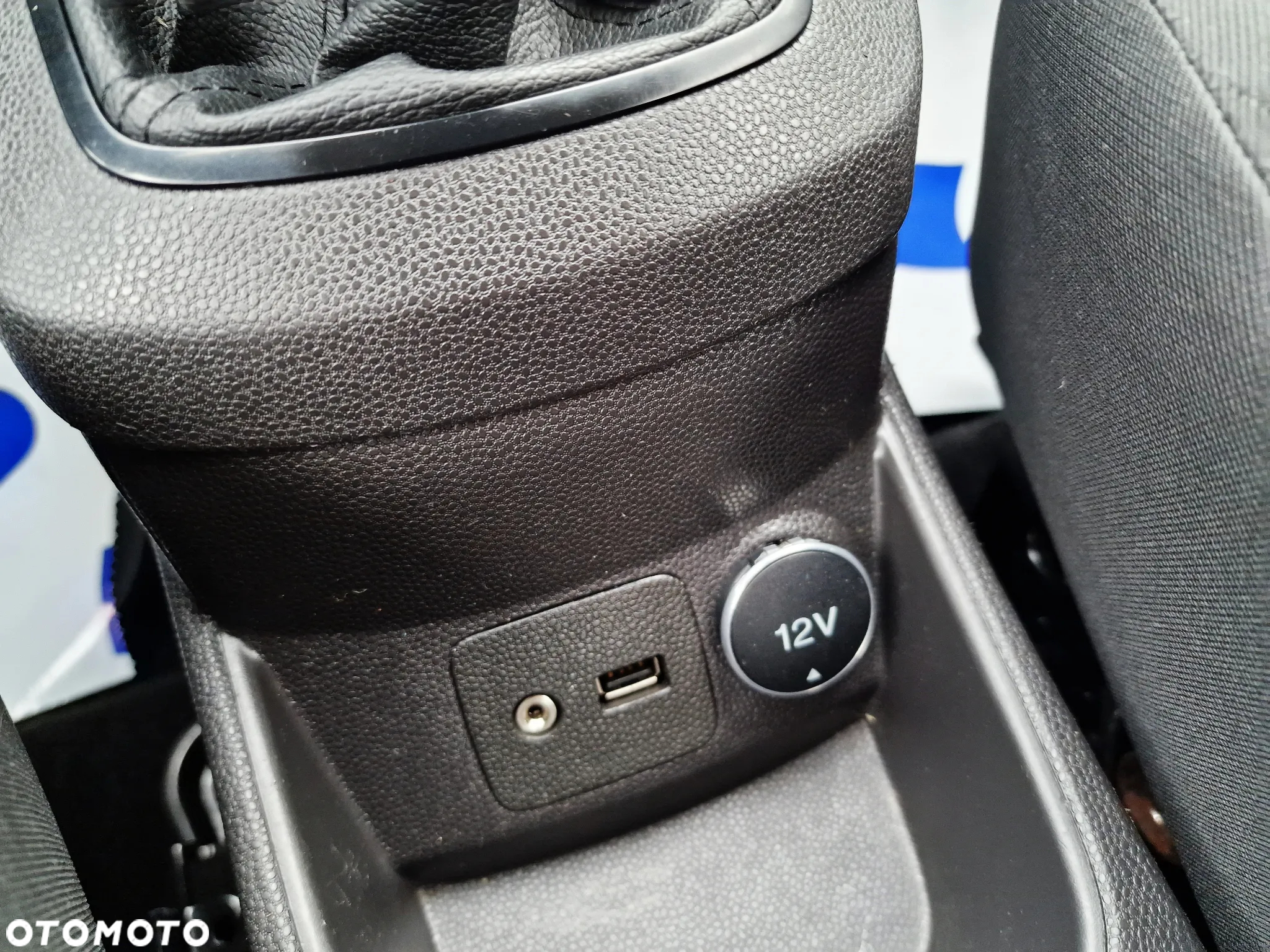 Ford Fiesta 1.0 EcoBoost S&S TITANIUM X - 31