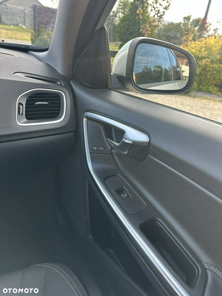 Volvo V60 D2 Drive-E Base - 30